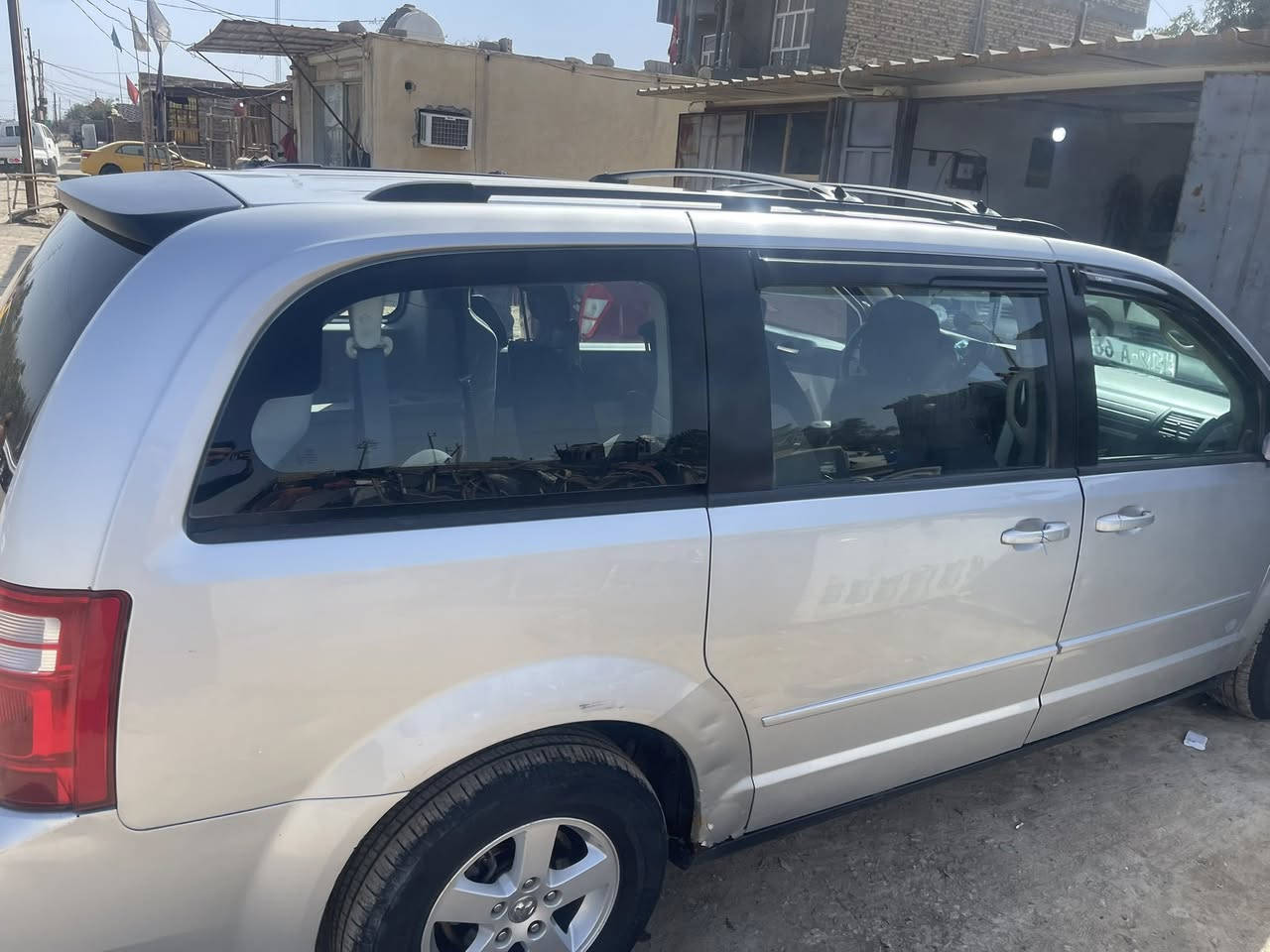السلام عليكم من رخصة صاحب البيج والاخوه الكرام
دوج كرنفان vip ٦راكب
للبيع او المرواس 
كفاله كفاله من كلشي بس البنيد شبر بارد بيه 
سونار بيها اثنين وين ماتريد تفحص افحص 
بيبان جنطة كهربائي 
كشنات كهربائية 
***********
