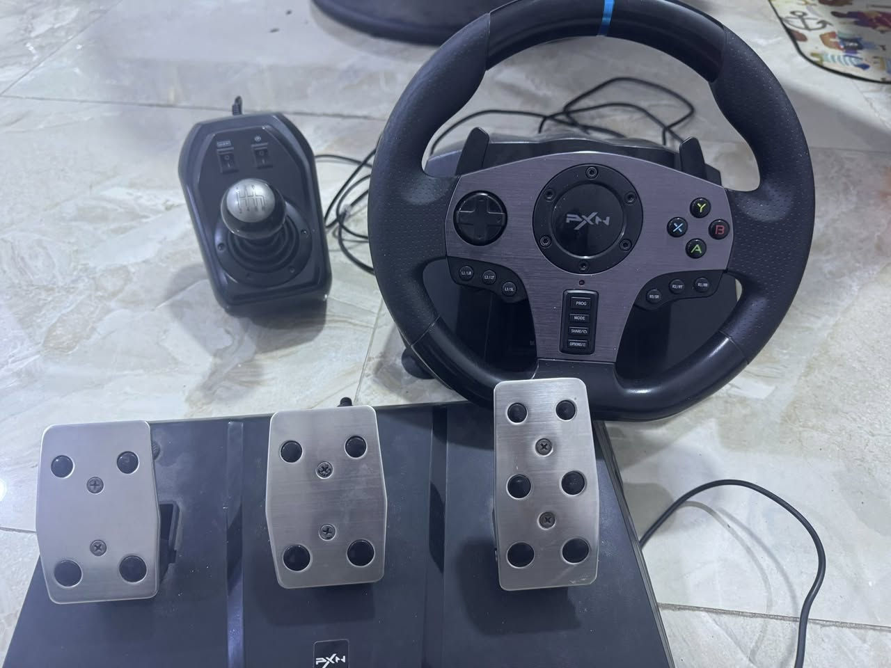 دركسون v900نضيف اخو جديد
موس باد الحجم جبير RGB
كيبورد الحجم ٦٥وسوجات الحمر + موس hp 
ومايك كامل
جوستك مال حاسبه
كامرة
اضاء ٣ الوان (ابيض و اصفر و حليبي)
مكان الحسينية مال راشدية 
***********رقم تواصل واتساب
السعر بخاص 
اذا كل غراض يختلف سعرهاً عن كل غرض وحدة
