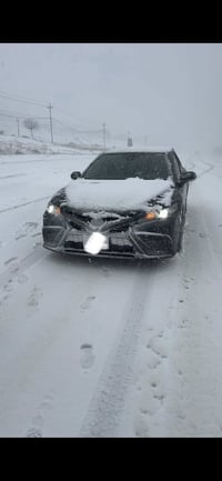 كامري 2023SE black AWD فول فول مصفات بصمه شغل  قوديك رادار امامي خلفي ...