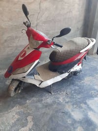 دراجه للبيع سايم نحله  شغاله بس يرادلهه باتري السعر 250 قفل 0781323446...