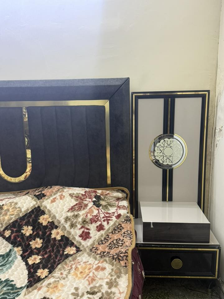 هاي غرفه مستعمله ٣ سنوات بس 
اخذتها بمليونين ونص و رايدها ب ٨٠٠ الف وبيها مجال 
التواصل ***********
