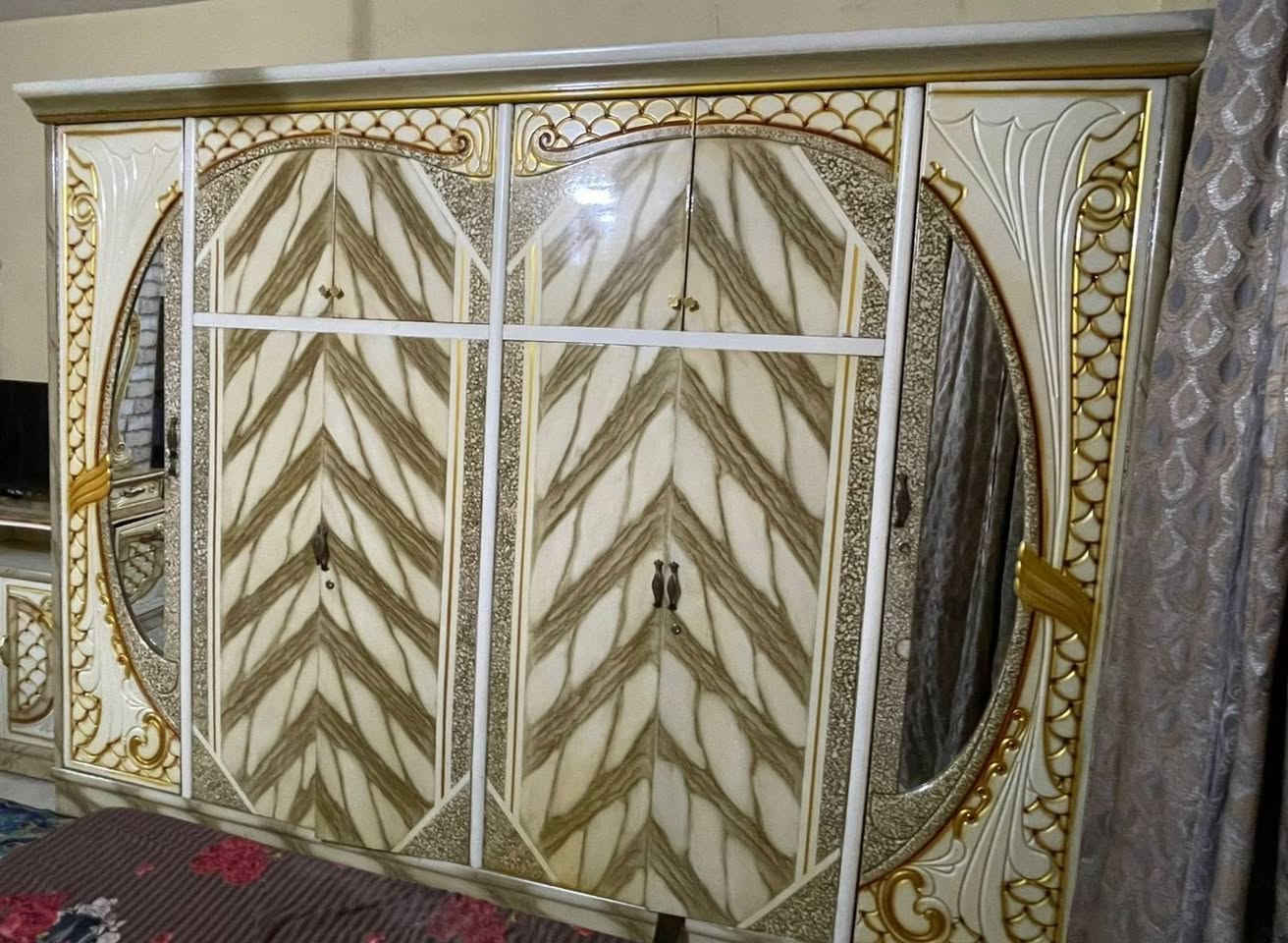 غرفة عراقية  تصميم تركي 
5 قطع الموقع  بغداد /البلديات /شارع المصرف /للتواصل ***********
