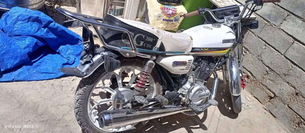 دراجه سيفان 5 كير اوراق سكنر مديل 25 محرك 200 Cc سلف هندر كهربائيات شغاله البك لايت الورا طايح وعندي موجود بس ربط يرجع بيها ضربات بسيطه مكاني نجف حي ميسان سعرها 650 بيها مجال للشراي ***********
