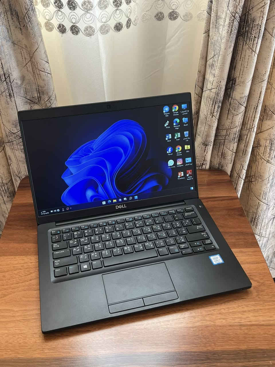 السلام عليكم
لابتوب DELL معالج i7 جيل حديث للبيع .

اللابتوب جدا نضيف وادائة قوي ومواصفاته جدا عالية يفيد الي عنده دراسة او العاب او 
تصميم او غيرها من الاستعمالات.

المواصفات :
المعالج intel cori 7
الجيل : الثامن
كرت الشاشة : intel UHD GRAPHICS 
الرام : 8GB DDR4 
الذاكرة ( الهارد ) : SSD 256GB  M.2
الشاشة : حجم 13.3 حوافها جدا ناعمه دقتها  تشغل 4K ضد التوهج ips فدشي كلش راقي.

المميزات:
اللابتوب جدا سلم ووزنه خفيف 
كيبورد ضوئي ليزري
الشاشة حجم 13.3 بحواف ناعمه جدا.
اللابتوب جيل حديث ومعالج i7 احسن فئة بالمعالجات .
منصب عليه وندوز 11 برو مفعل مدى الحياة.
منصب عليه اوفس مفعل مدى الحياة .
كيبورد عربي انكليزي ليزري ضوئي.
كامرة امامية جدا واضحه.
سماعات ستيريو .
بطارية اللابتوب ليثيوم تطول وياك بالاستعمال المكثف اقل شي 4 ساعات

المنافذ :
منفذ الشحن
منفذ التايب سي للبيانات
منفذ HDMI
منافذ USB ومنفذ Aux

الملحقات :
ملحقاتها كله كاملة وجديدة غير مستخدمة لان ماصارلي فترة بسيطة جدا من اخذته.
شاحنة اللابتوب اصلية مختومه من شركة DELL  .
جنطة اللابتوب ماركة اصلية وبعدهي جديدة مامستعمله ابدا .

اللابتوب كلش نضيف ومواصفاته قوية ومحترمه وتصميمه سوبر سلم ومرتب .
ومابي أي نقص كيبورد سماعات انترنت شاشة كامرة كله شغال وممتاز ومابي اي 
نقص من اي ناحية.

*********** بي واتساب

السعر : 285 الف وبي مجال قليل .
مكاني النجف 
واليريده توصيل هم موجود ان شاء الله

(لابتوب DELL دل دلل جيل حديث حسابة لابتوبات للبيع النجف بغداد الموصل البصرة)
