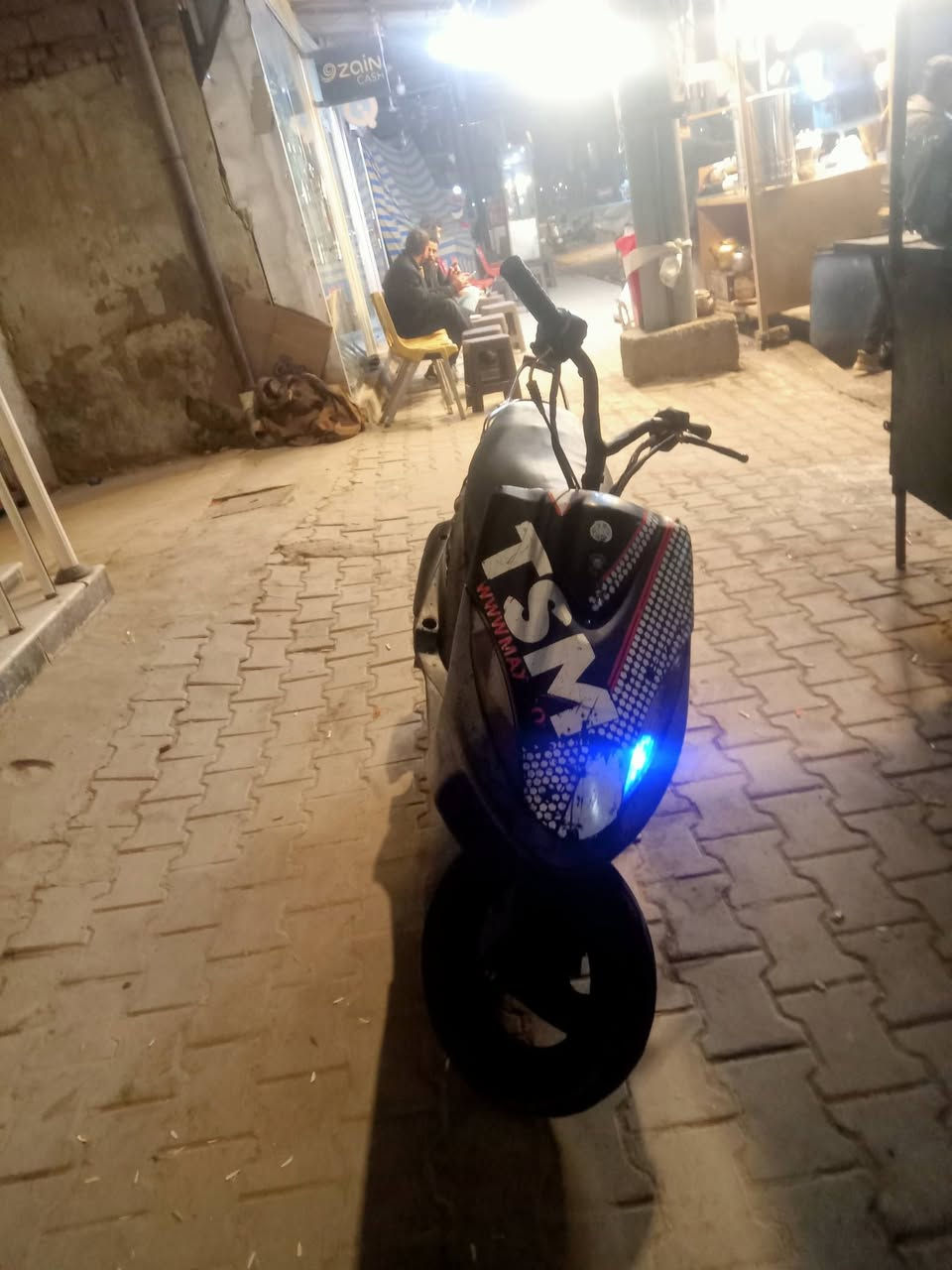 دراجه لبيع أو مراوس دراجه مكفوله بس الفلاوين خربان
كلشي شغال بيها كهرباياته كله شغله مكفوله من كلشي غراضها كامله بوشه 55 مفتوح مره وحده 
السعر 550 بها مجال قليل 
او مراوس بماكس
الرقم ***********
