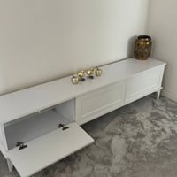 ميز تلفزيون ١٧٨×٣٥سم • ميز حاسبة ١٠٠×٦٠سم • سليمانية