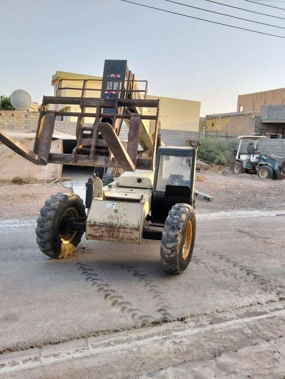 رافعه شوكيه البيع 14 متر 205 ***********
