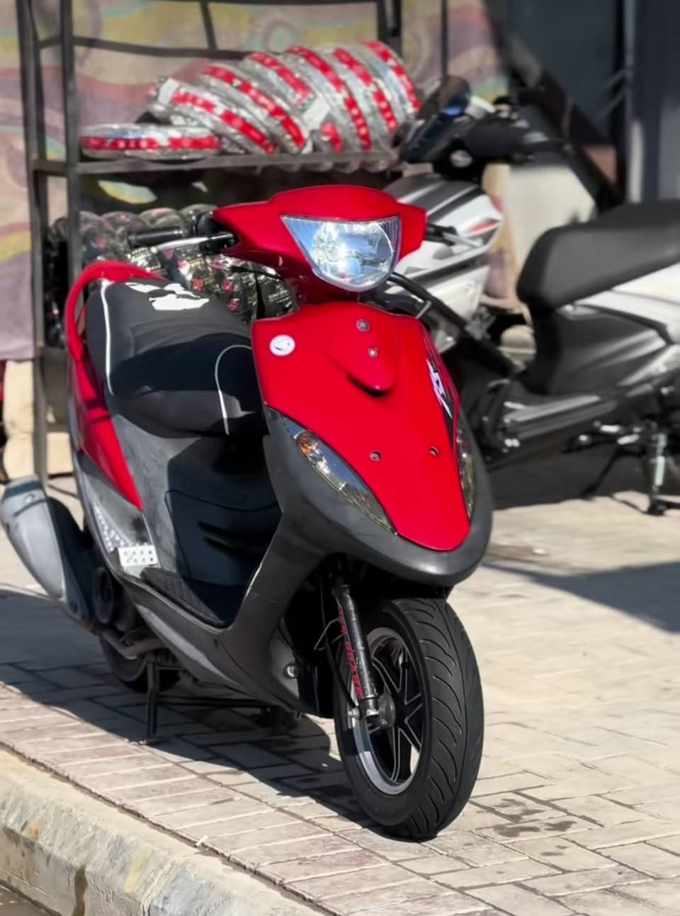 سلام عليكم دراجة للبيع ماكس ناشفة كلهة بلاد مكفولة كفالة عامة كفر ومكينة الدراجة كلهة بلاد بوشة بلادي السعر 600 سبب البيع محتاج *********** متواجة
