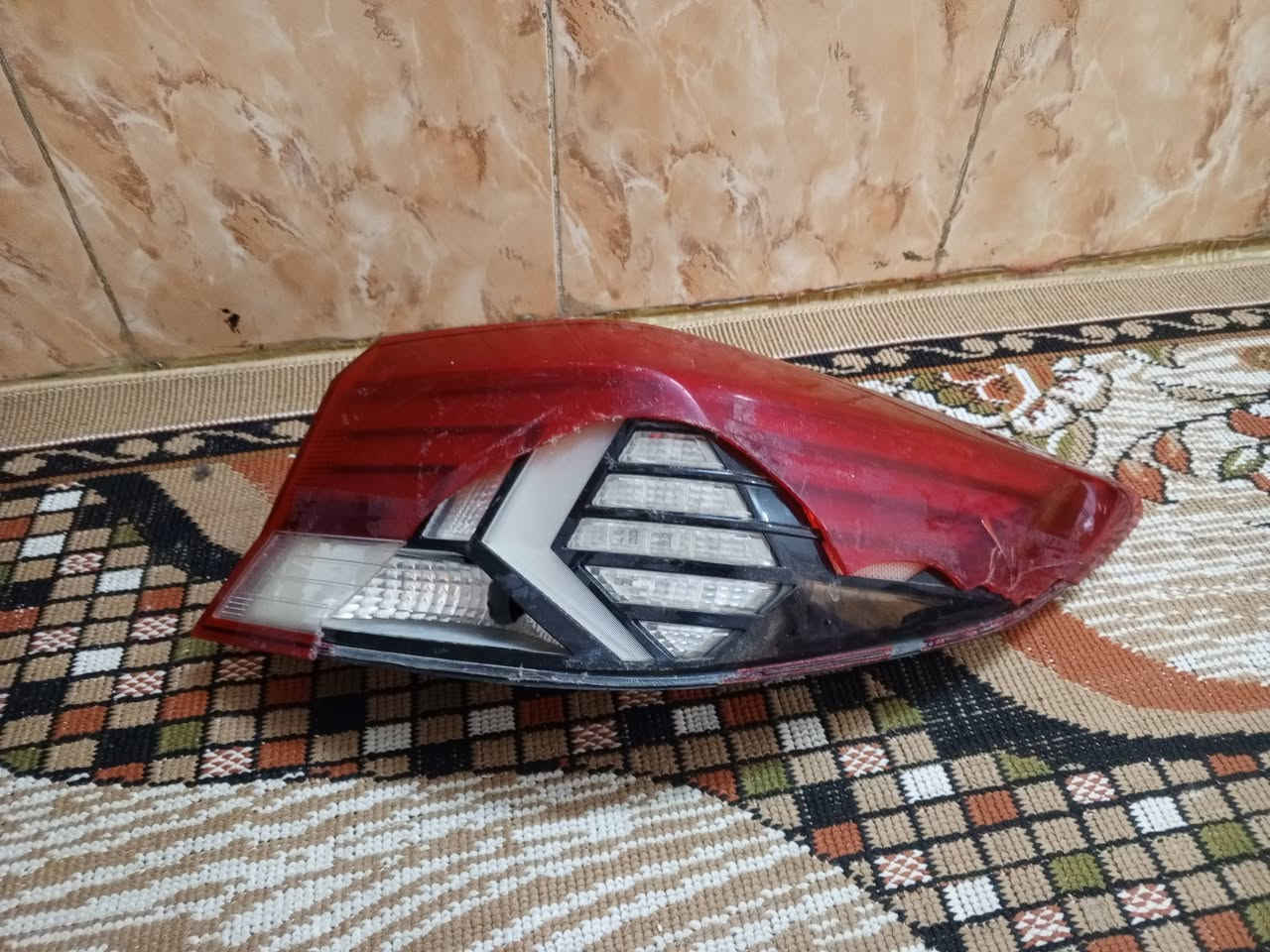 بك لايت للبيع النترا 2019بس الغلاف الفوك مكسور والباقي شغال ***********
