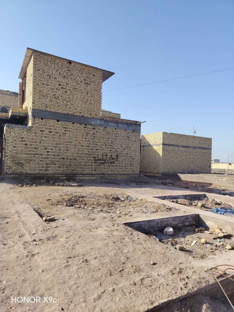 السلام عليكم دار للبيع خلفية مجر حالين علية اسكان 20+ قطعة مامي رباط جاهز العنوان حي الكرامه خدمات كاملة***********
