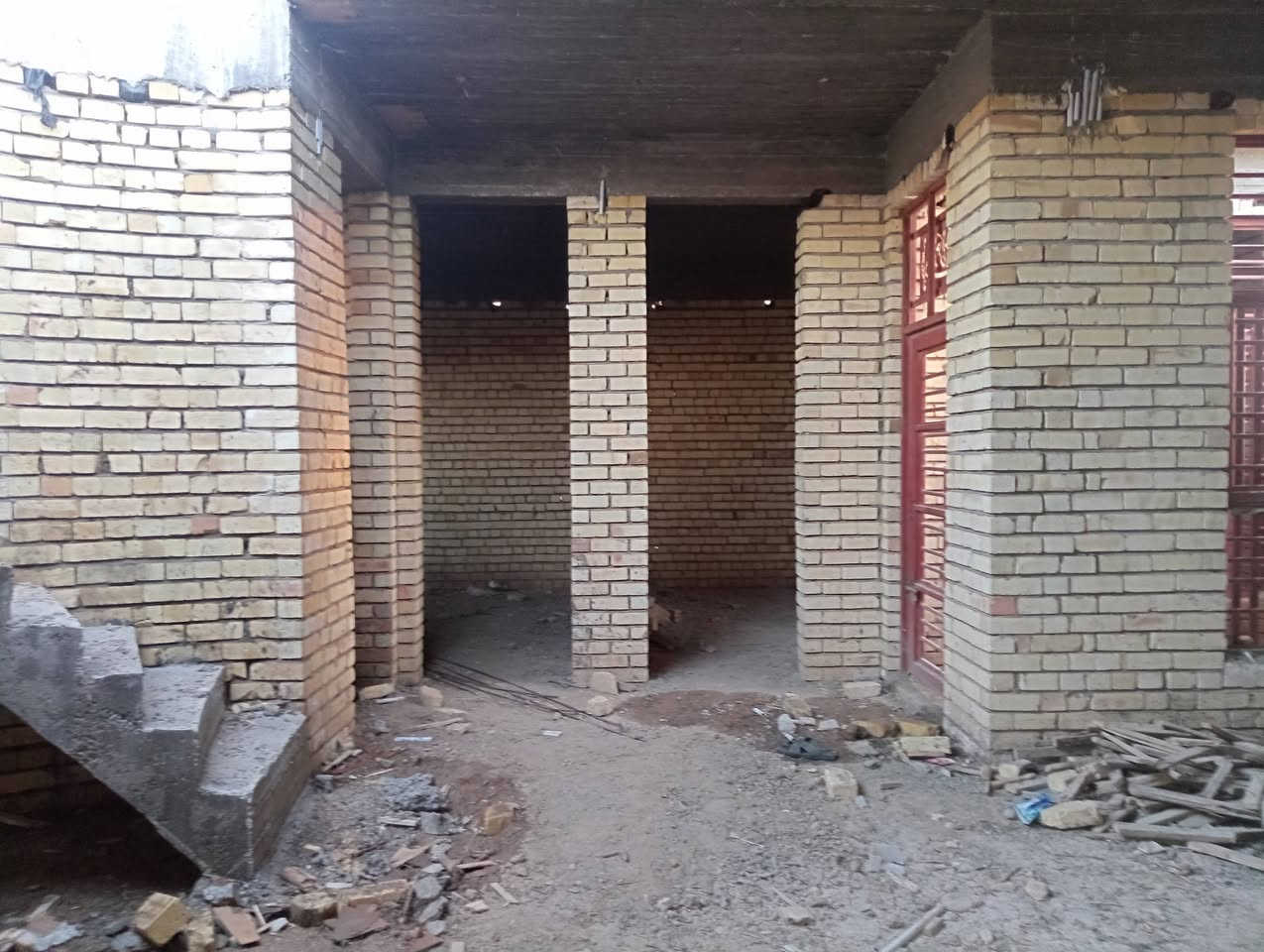 سلام عليكم
هيكل للبيع مجمع حجي حسين مقابل مستشفى 
يتكون من استقبال وغرف العدد ٢ ومطبخ وصاله كبيره 
و مجمع صحيات داخلي و خارجي ومناور العدد ٢
استفسار ***********)***********
