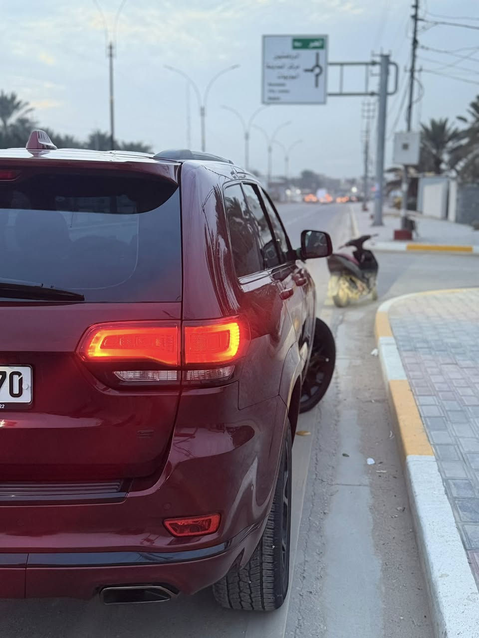 🚗 للبيع: جيب غراند شيروكي 2022
📍 مكان السيارة: كربلاء
📞 للتواصل: ***********
📊 المسافة المقطوعة: 45 ميل
🛠️ المحرك: 6 سلندر – 3600cc دبل كزوز

⚙️ المواصفات:
• فئة S (فول مواصفات 1/1)
• دفع رباعي 4×4 خفيف وثقيل متعدد الوضعيات
• رادار أمامي وخلفي مع بريك طوارئ
• تحديد مسار وتنبيه خروج عن المسار
• اصطفاف ذاتي
• توقف ذاتي
• كشف سرعات الطريق
• دخول بصمة
• تشغيل بصمة
• تشغيل عن بُعد
• فتحة سقف بانورامية
• صندوق كهربائي
• حساسات أمامية وخلفية
• كشف ضغط الإطارات
• ويل 20 إنش
• ويل كب أسود
• كتات SRT من الوكالة
• شاشة وسطية كبيرة
• كاميرا خلفية دوارة
• نظام صوتي 12 سماعة
• دمام خلفي
• داخلية مشمشي +  صاج ملكي
• مقاعد جلد مشمشي مختمة S
• تدفئة للمقاعد
• تدفئة للستيرن
• خزن 3 وضعيات لمقعد السائق
• خزن ستيرن حسب وضعية خزن المقعد 
• تبريد منفصل قطعتين
• مقاعد خلفية تدفئة وتجوية
• فول تحكم ستيرن
• كروز كنترول مثبت سرعة
• شفتات ستيرن F1 خلف المقود
• وضعيات قيادة Sport / Eco / Traction Mode
• أوتو ستارت ستوب
• نزول منحدر فور
• وضعيات فور ويل جبلي، ترابي، ثلجي
• مرايا كهربائية قابلة للطي
• تعتيم تلقائي للمرايا الجانبية والوسطية
• خاصية إزالة الضباب من المرايا الجانبية
• مرايا تقلّب عند الرجوع
• لايتات حاجب LED
• زينون + بلوجكتر كاشف ضباب
• بك لايت LED
• كاشف ضباب خلفي

⚠️ أضرار السيارة:
• وارد خليجي (وكالة هارلم)
• مكفولة عام بدون أضرار ✅
• السيارة بوضع الوكالة ✅ 

📌 تفاصيل إضافية:
• رقم السيارة: أربيل الدولي الجديد
• باسم المالك – تحويل مباشر
• لون السيارة: ماروني

السعر : 393 ورقه ✅ ✅  

بيها مجال ✅ 

للتواصل: ***********

للتواصل على الواتساب التالي ⬇️

***********
