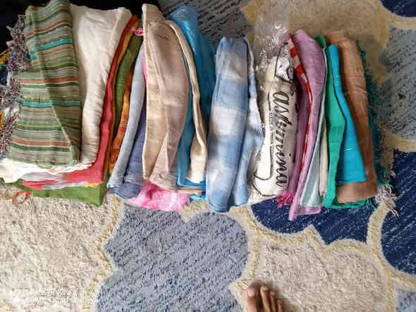 سلام عليكم شالات نسائية للبيع الواحد ب500دينار عندي 100قطعة غير مستعمل مكاني بغداد  الحسينية للاستفسار خاص او *********** بي واتساب.
