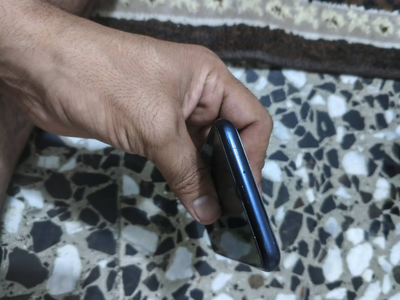 سامسونك A20 السعر 60 وبي مجال العنوان بغداد حسينية المعامل سوق الباويه رقم الهاتف ***********
