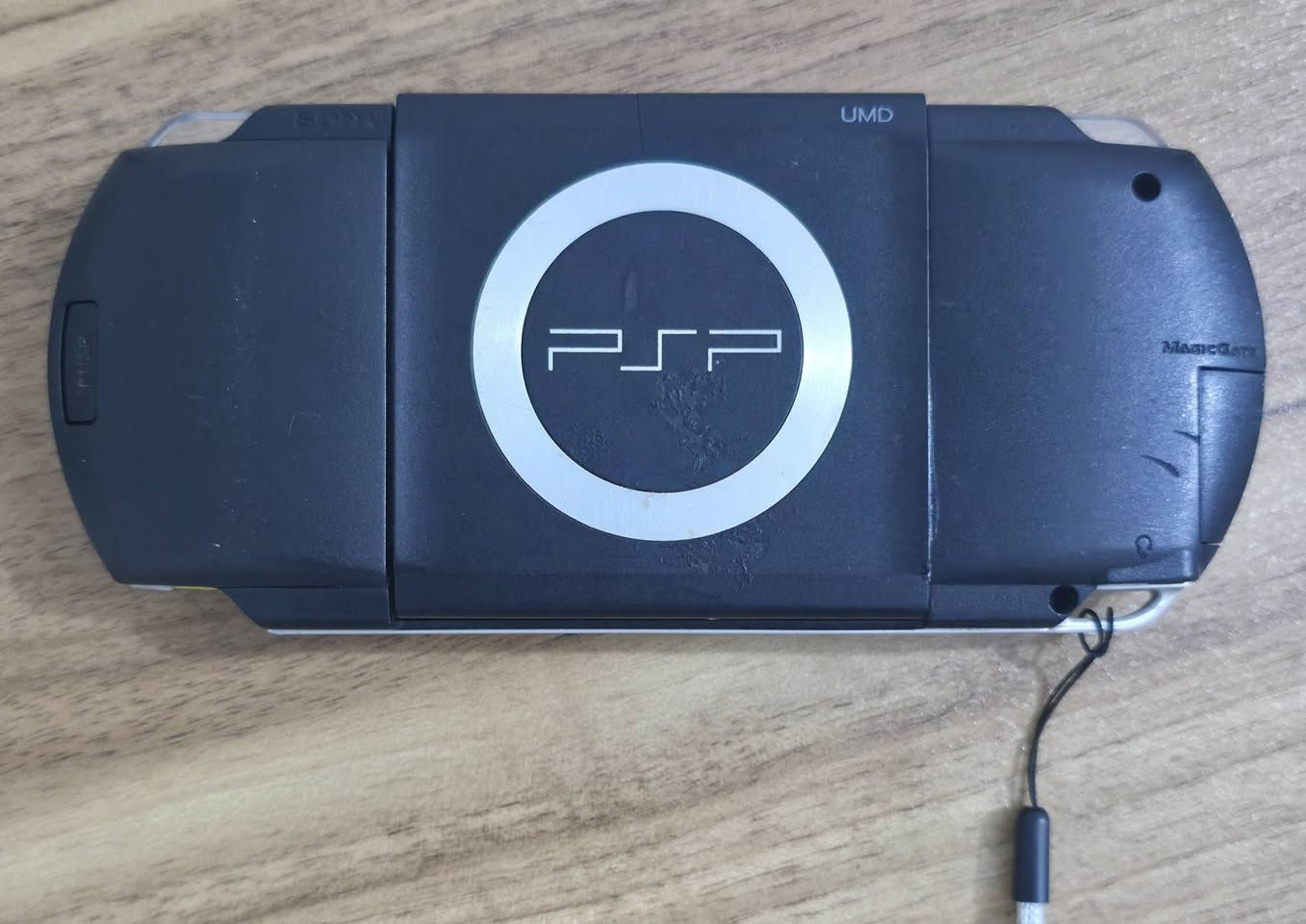 PSP 
جهاز وبطارية و شاحن و رام 8GB 
بيه اللعاب : 
GTA VICE CITY STORIES 
GOD OF WAR CHAINS OF OLIMPUS 
GOD OF WAR GHOST OF SPARTA 
NARUTO HEROES 
ASSASSIN'S CREED BLOODLINE 
PRINCE OF PERSIA 
CRASH 
سعره 60


**إذا كنت صاحب هذا الإعلان وتريد حذفه لأي سبب، رجاءا أرسل رسالة إلى الدعم الفني**