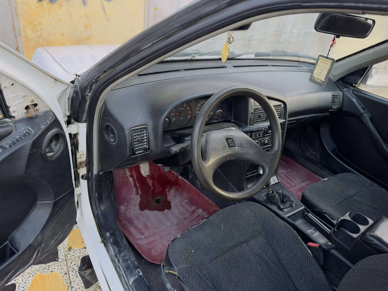 بيجو روا سياره جاهزه واسط مكينه بيها بخار وكير كسل جديد حته تبريد يشتغل واسط تحويل مباشر بكان كوت مركز سعر٢٦ سياره بلاديه كلها رقم***********
