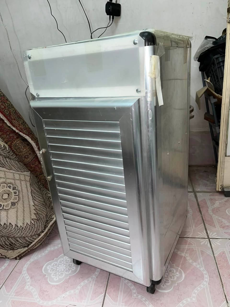 دولاب ألمنيوم ابو تايرات نضيف اي عيب مابي
سعر 50 الف قفل 
شراي تعال خاص او خابر ***********📞
