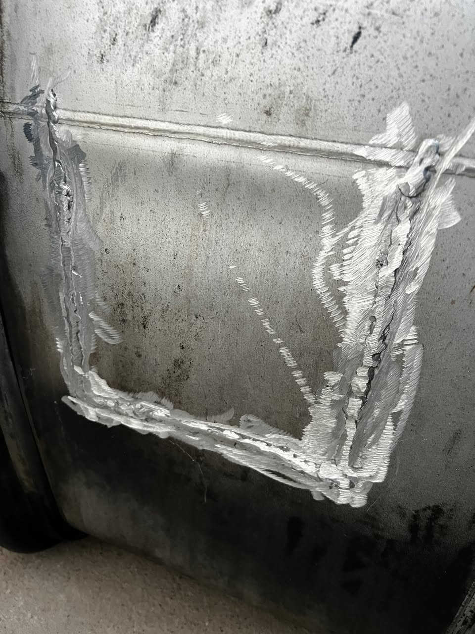 سلام عليكم تانكي للبيع 990 لتر 
بي هاي لحيم قليل
***********
