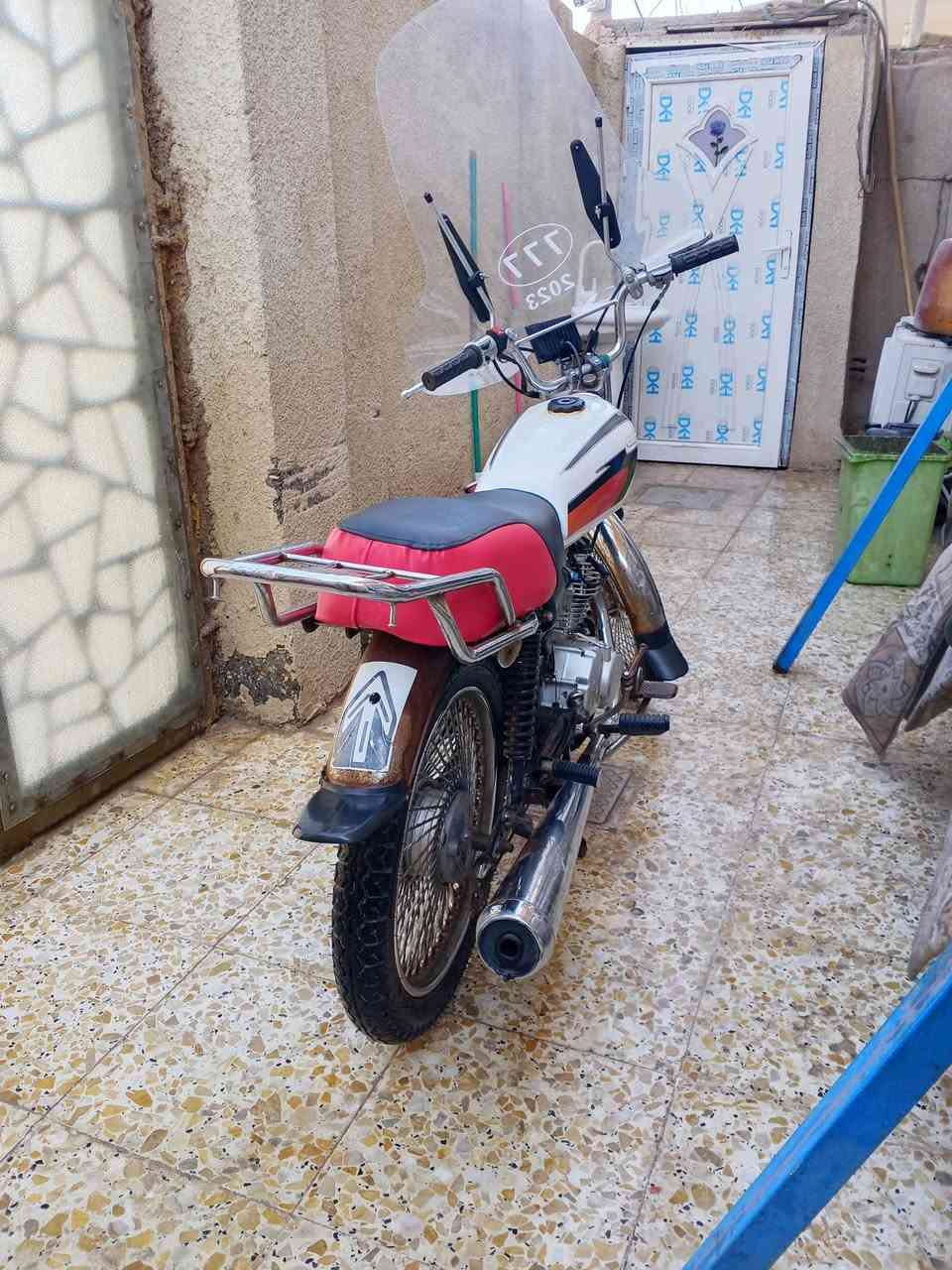 دراجه ناريه للبيع نوع تايكر موديل 21 اوراق موجوده نظيفه وجاهزه السعر *********** حله  شارع 80 السعر 550 وبيه مجال
