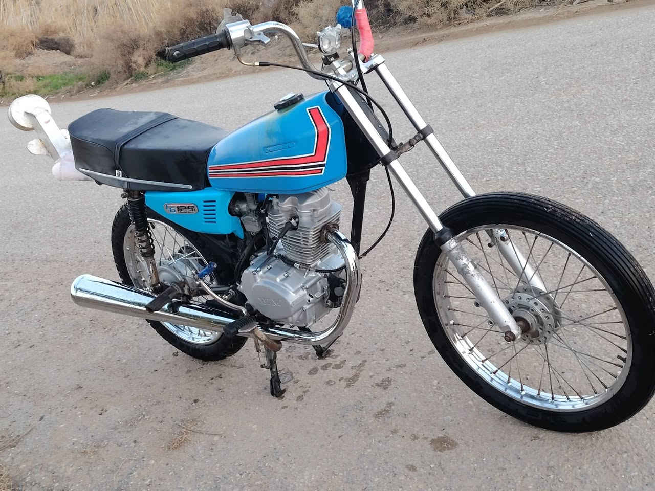 سلام عليكم دراجه البيع مديل 23 كلك كلك مكاني شطره السعر 400وبيه مجال رقم الهاتف *********** دراجه مفتوحه ولفات وبستم
