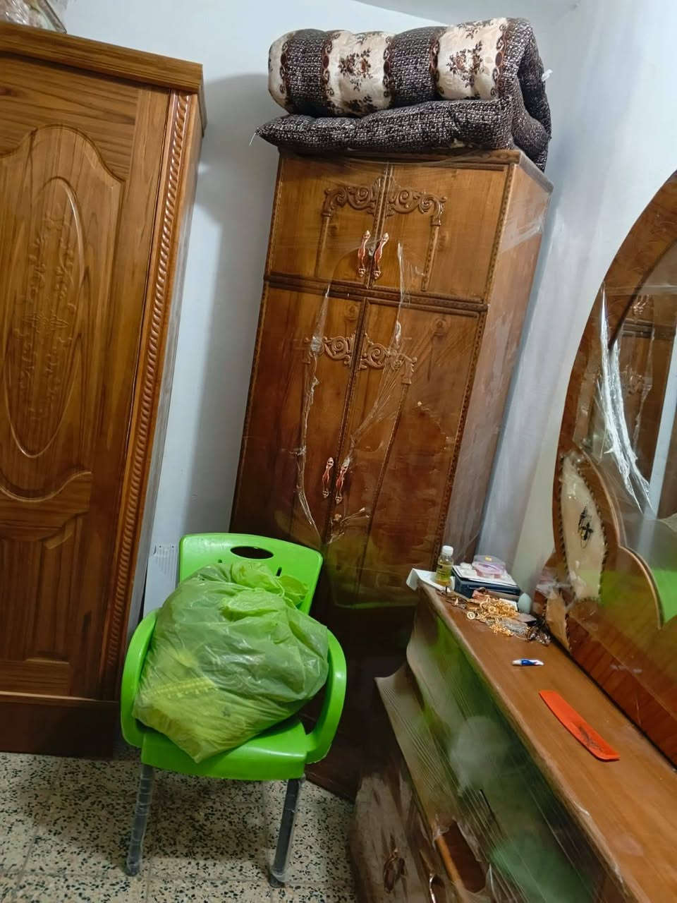 غرفه صاج طابق وربع نضافه ١٠٠ بل١٠٠ مشدوده ١٠ ايام وحتاجيت فلوس عله بيعته محد مستخدمه ابد سعر ٩٠٠ وبيه مجال ملاحضه الغرفه ٦ أبواب صاج صارت عليه بواحد و٣٠٠ وحتاجيت مستعجل عله بيعته ***********بابل خصرويه مكاني
