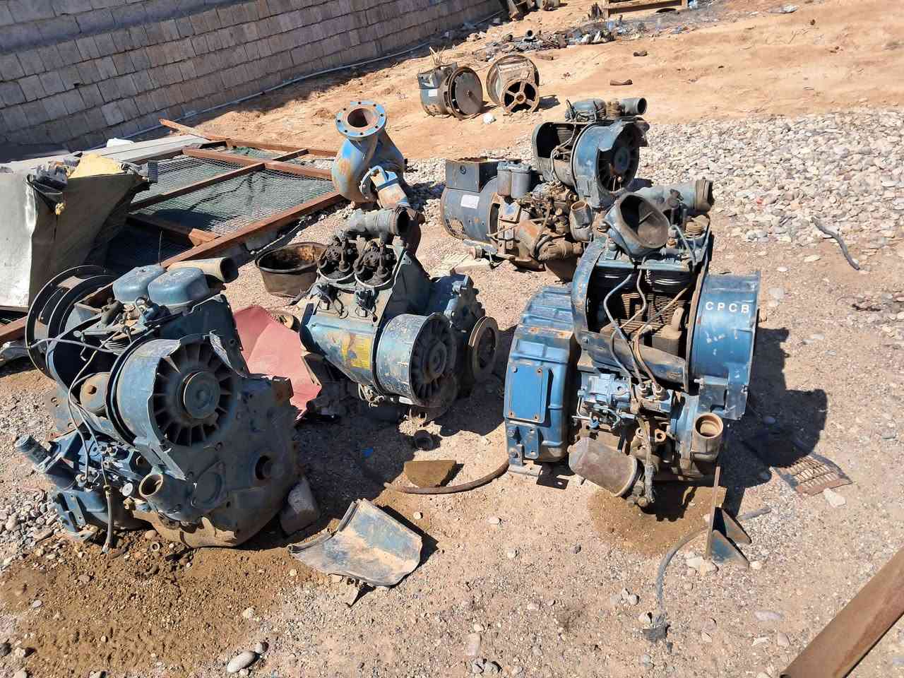 مولدات متروكة للبيع العدد ٤ ابيع شلع وهل موجود المكان ديالى ***********
