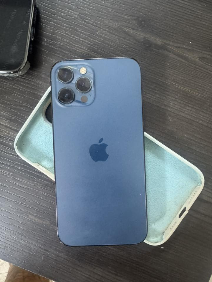 ايفون١٢برو ماكس وتر مامفتوح انظيف جدا سعر ٤٧٥ الف مكان زعفرانيه تصال ***********
