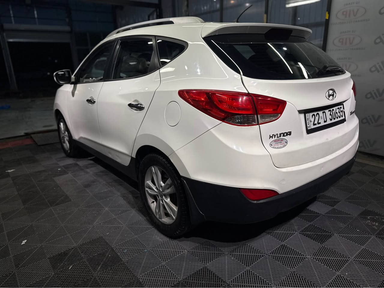 توسان خليجي موديل 2014 السياره مكفوله من الضربه بيها فقط بنيد نصه صبغ اثر شي طايح عليه والچاملغ الامامي مبدل اصلي بدون دواخل وبيها بارد بسيط بقبق الجنطه  رقم انكليزي كير مكينه تبريد حداديه كله جديد مناقصه برغي عنوان نجف سعرها 145 وبيها مجال مراوس بأقل ترهم *********** النجف, العراق
