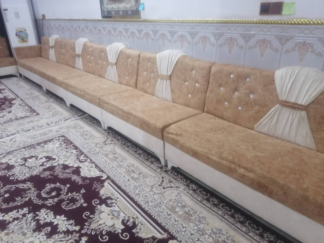 ديوان ١٤ متر يعني ٢٠ مقعد سعره ٤٥٠ الف جدا نظيف عنوان بابل الحمزة الغربي الجمعيه بصف ازياء منتظر موسى للاستفسار *********** واتساب أو مراسلات الصفحه يوجد توصيل
