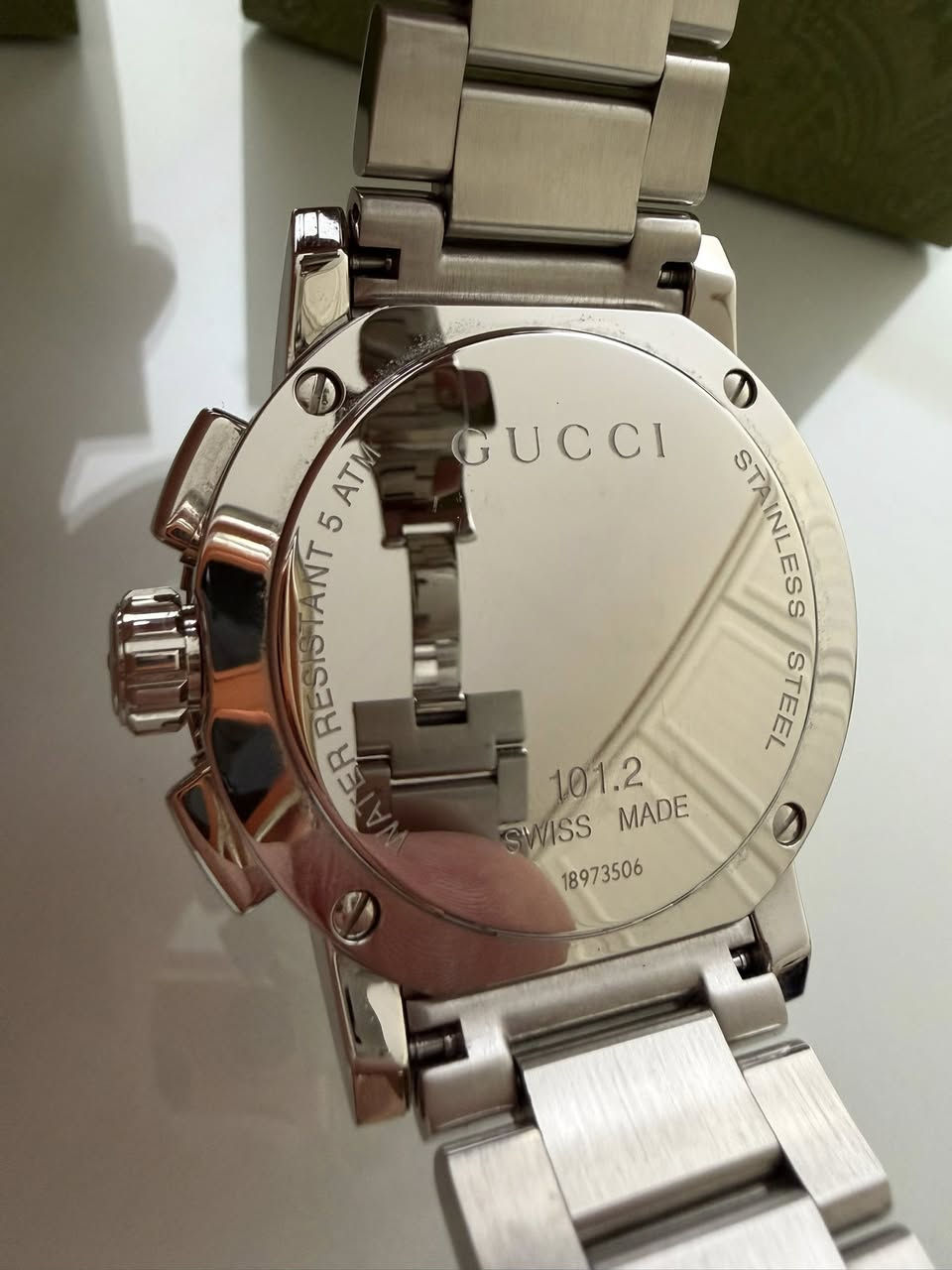 ساعه Gucci G-Chrono أصليه 100% صناعه سويسريه بحاله شبه جديده جداً مقاس 44 ملم كرونوغراف حركه كوارتز سويسريه زجاج سافاير مقاوم للخدش هيكل وسوار ستانلس ستيل تصميم مميز وفخم من Gucci مع العلبه الأصليه السعر المطلوب 450 دينار للتواصل على الخاص أو على الرقم 0785261118


**إذا كنت صاحب هذا الإعلان وتريد حذفه لأي سبب، رجاءا أرسل رسالة إلى الدعم الفني**