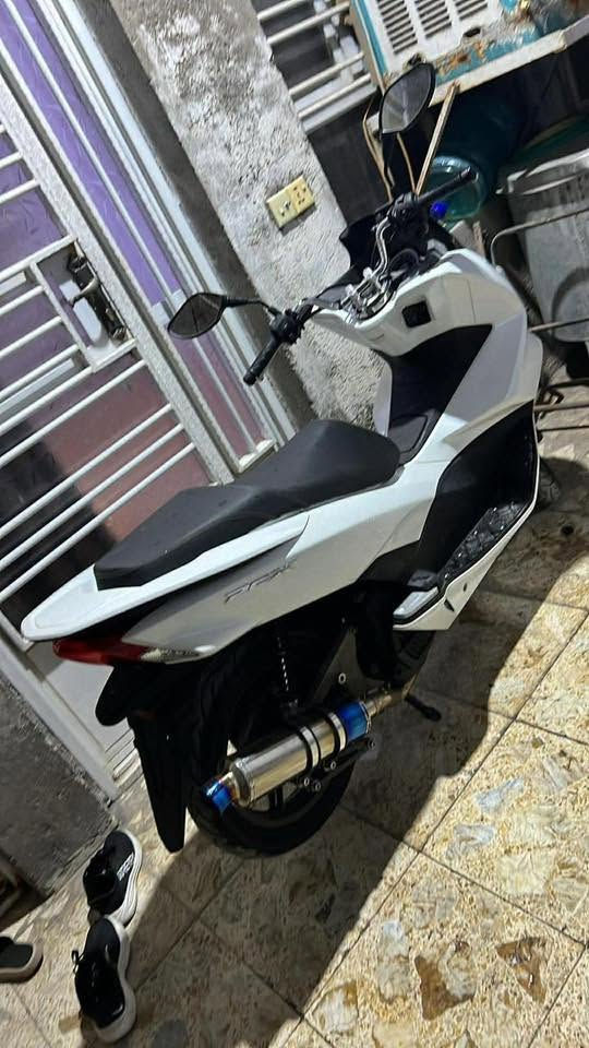 PCX جيل ثاني
ماشيه 13 الف فقط دهن موتل وبانزين سوبر الله شاهد
ع ايدي ماخذها رمبه ومن اخذتها جانت ماشيه 12 ونص
صارلها 45 يوم عندي
كامله ومكفوله كفاله عامه
الدراجه رمبه بالجيس والله
سعرها 19 ونص وبيها مجال قليل 
للعلم ماخذها 21 ورقه اني
مكاني نهاية حي اور ورقمي ***********
