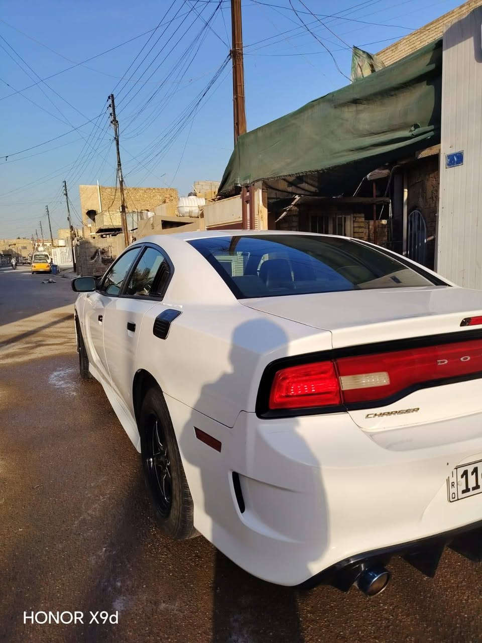 السلام عليكم جارجر مديل ١١
مكينه ٨ مكينه وكير جدد 
منضومه غاز ايطالي شادها بمليون قبل شهرين 
داخل احمر  غرفه مال 18
شاشه جبيره
كلاصات حار بارد  حداديه امامي خلفي جديده 
تخم تاير لايت زنون سعر 135 رقم ***********
