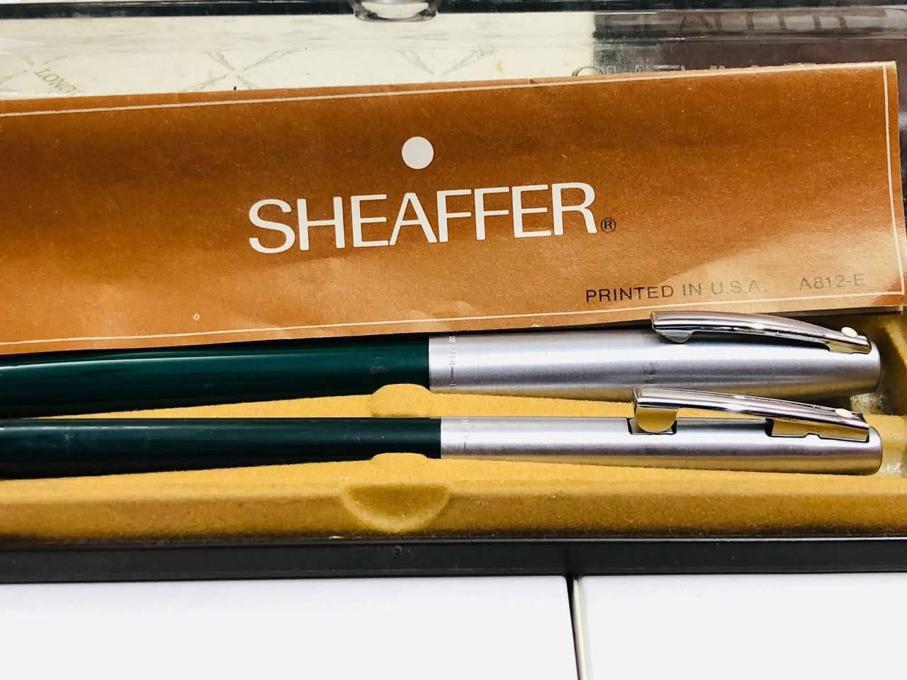 سيت أقلام شيفر ( Sheaffer) إمبريال  
أمريكي اصلي انتاج السبعينات  
ريشة استل استيل    
حبر - جاف - 
لوك غير مستعمل 
مع العلبه الأصلية والكتلوك   
السعر ٧٥ الف 
للاتصال ***********
