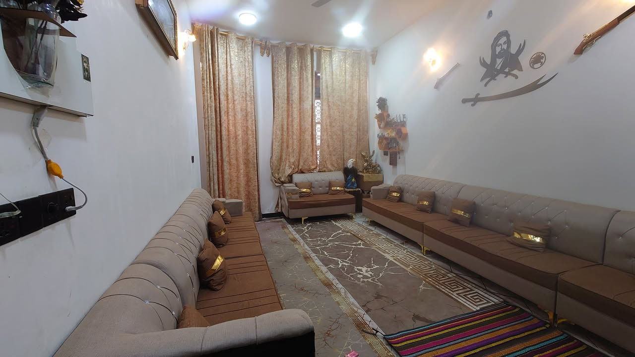 السلام عليكم بيت طابقين الزراعي سند 25  العبيدي حي الرئاسه شارع 20 كيعان ابو  رشاد مساحت البيت 98متر الواجيه 7نزال 14 الطابق الثاني نقصه كاشي ومحجر مال درج السطح شتايجر *********** السعر110
