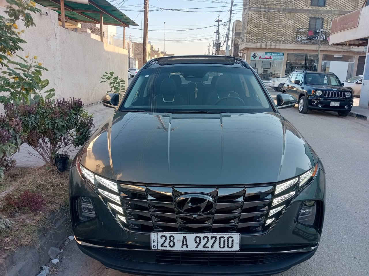 السلام عليكم هونداي توكسان  موديل 2023
بانزين لمتد vip فول الفول أمريكي
لون السيارة رمادي 
دخول جديد مرقمة نجف
المواصفات LIMITED VIP
1- بصمة تشغيل 
2- بصمة أبواب لمس دخول ذكي 
3- بنوراما على طول السيارة 
4- صندوق كهرباء شفط 
5- كامرات 360 درجة 
( جانبية - أمامية - خلفية ) 
6- كامرات مع الأشارة 
7- السيارة تتقدم وترجع بالبصمة 
8- تبريد تدفئة كشنات أمامية 
9-داخل و كشنات جلد لون أسود ملكي 
10- كشنات كهرباء 
11- أضواء محيطية  
12- كشنات خلفية هيتر 
13- مرايات تعتيم ذاتي 
14- أبل كار بلي 
15- أندرويد أوتو 
16- شاشة دجيتل 3 أشكال للقيادة 
17- أشاير ترحيب 
18- أضواء أمامية LED زنون 
19- أضواء خلفية LED
20- دفع رباعي
21- فول أوامر صوتية 
22- جامات أوتو 
23- قطعتين تبريد 
24- أشارات بالمري
25- گير دگم 
26- شفتات ستيرن 
27- تحكمات ستيرن 
28- تدفئة ستيرن
29- محرك 2500المرغوب 
30- هاند بريك بصمة 
31- شحن واير ليس 
32- منافذ شحن 
33- أوتو هولد 
34- تشغيل عن بعد 
35- السيارة أوتو بارك 
36- حساسات  أمامية 
37- حساسات خلفية 
38- گير AT المرغوب 
39- رادار أمامي رادار خلفي رادار جانبي 
40- نقطة عمياء 
وبعد بيها هوآآي مواصفات 
ممشى السيارة ( 41 الف كيلو حقيقي) 

السيارة جدا جدا جديدة وغرفتها بعد احلى وبدون شخط وبلعافية على الياخذها بيها جاملغ جهة السكن وبنيد نفسه فقط وكلير الجاملغ الخلفي جهة اليسرة والباب خلف السكن بدون فتح مجرد كلير اثر شخط

مكان السيارة النجف 

السعر198$$وبيها مجال 

رقم الهاتف ***********
