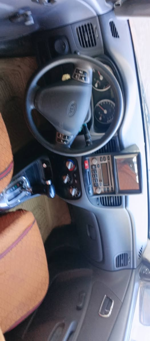 السلام عليكم 
ريو ٢٠٠٦ 
السياره صبغ عام 
حادثهه جاملغ امامي 
مكينه ٦٠٠ اصل 
رقم نجف دولي تحويل مباشر 
العنوان النجف 
السعر ٦٠ وبيهه مجال بسيط 
وات ساب ***********
