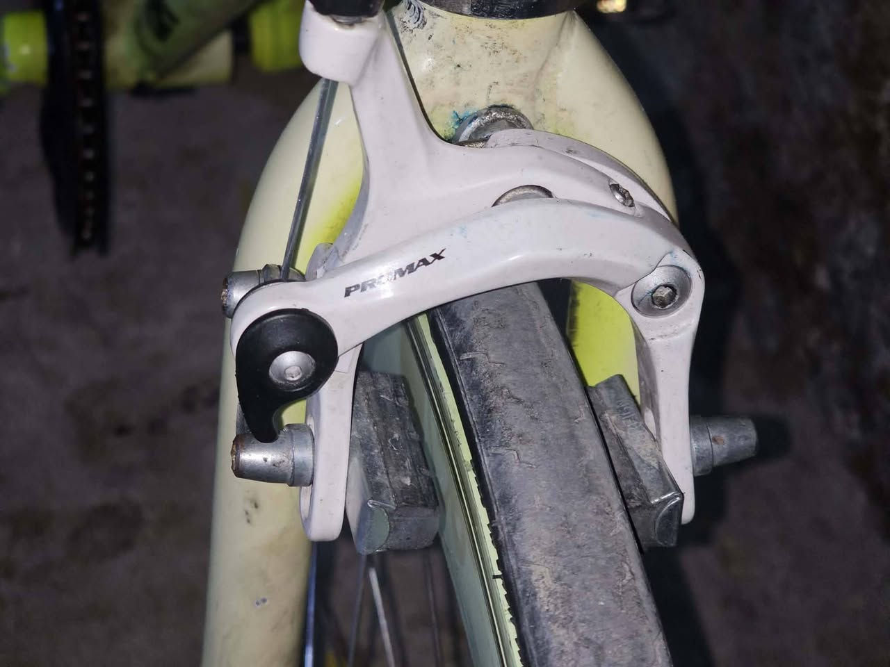 السلام عليكم
بايسكل c700 lespo

المنيوم بالكامل

فريم M 51cm

عقرب Shimano tourney tx مختوم Japan 

دشلي HR مختوم اندونسيا 8نمر

ويل خلفي برجستون المنيوم طبقتين كمبليون

ويل امامي المنيوم طبقتين كمبليون

صينية أمامية 48t

بريكات promax

لا يوجد توصيل 

موقع كوت حي الجهاد

السعر 140وبي مجال أو امراوس برود سستم كلارس أو سورا واطي فرق
التواصل خاص


**إذا كنت صاحب هذا الإعلان وتريد حذفه لأي سبب، رجاءا أرسل رسالة إلى الدعم الفني**