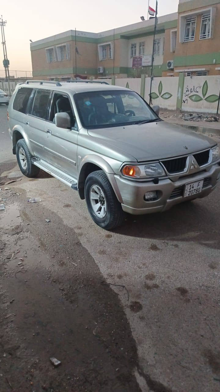 سياره للبيع جيب باجيرو ٢٠٠٥ جهازه عوزه بس تبريد 
مكينه وكير بلاد 
جاهزه من كهربائيات ما مصمبوغه
سعرها ٦٥ ورقه قفل 

ناصرية ***********
