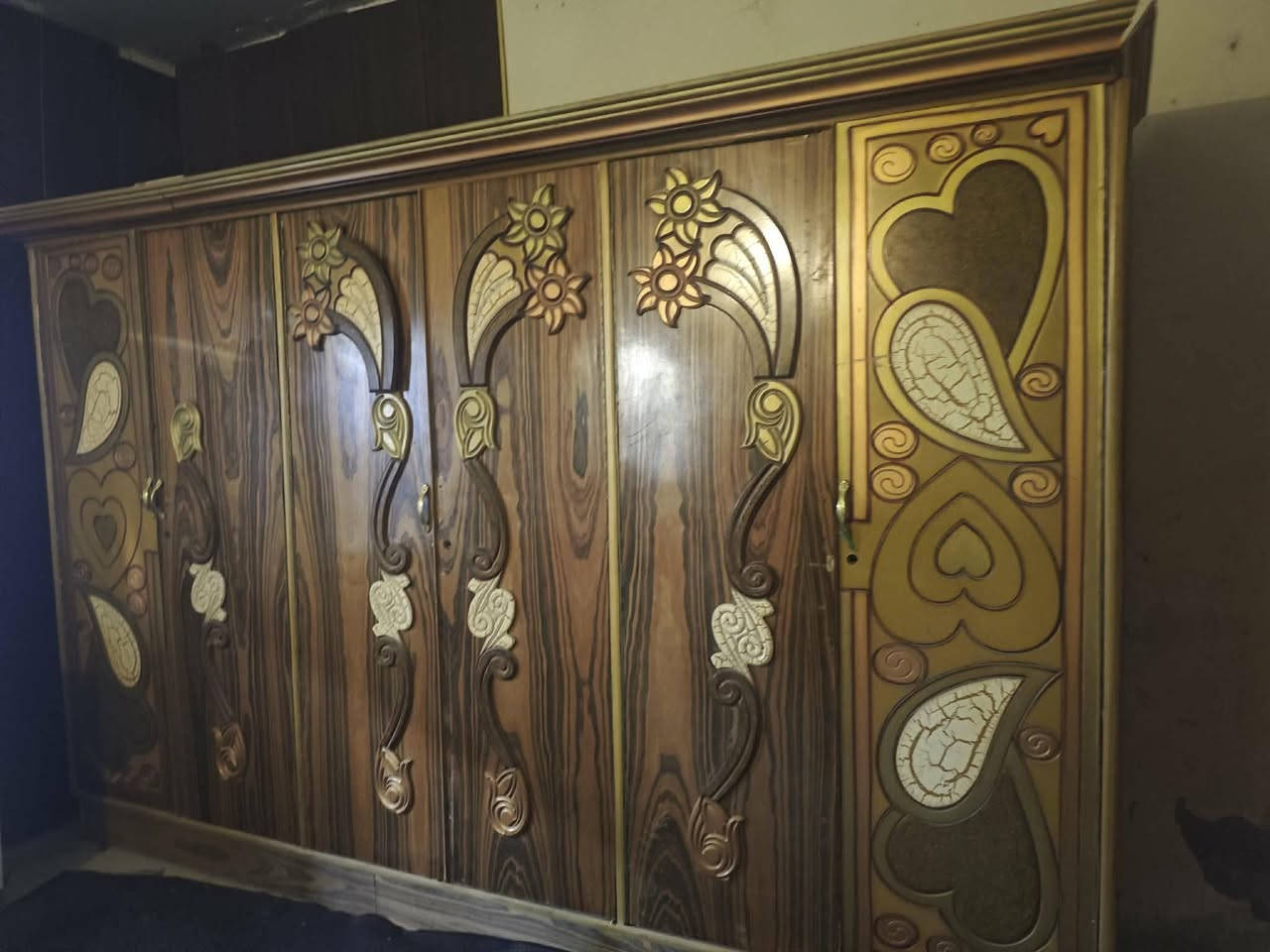 غراض للبيع مكان دوره ابو دشير اكو توصيل بكروه شراي وتساب فقط ***********
