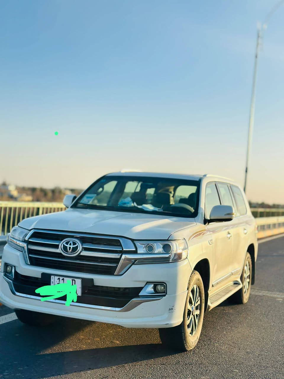 لاندكروزر موديل 8 محدث 21 تحديث كلش حلوه وجاهزة للأخير من كير ومحرك وشاصي وحداديه  وتخم تايرات ويل كب مال عشرين علما بأن السياره مصبوغة عام توحيد لون   ومكفوله من كص او ضربه قويه بحيث تحديث من دون دواخل  مكان السياره بغداد التاجي أو المشاهده  للاستفسار ***********
