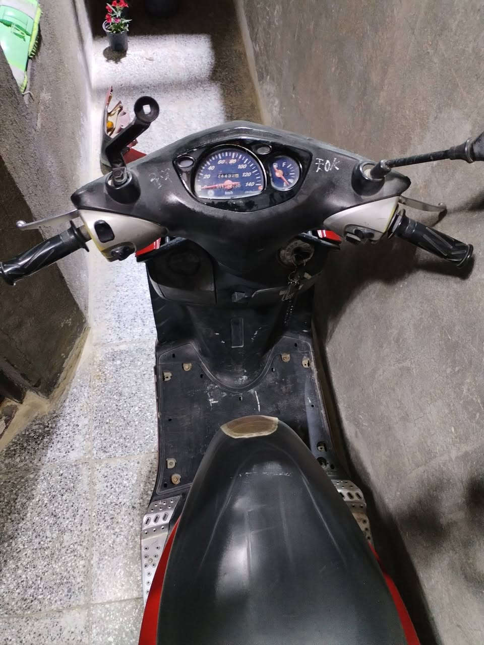 سلام عليكم دراجه سكنس نثيه 140كابريتر دراجه شغاله وخير من الله مجفته مره دراجه شرط نكره وحده السعر 300وبيه مجال المكان تاجي المصابيح تواصل ع هذا الرقم ***********
