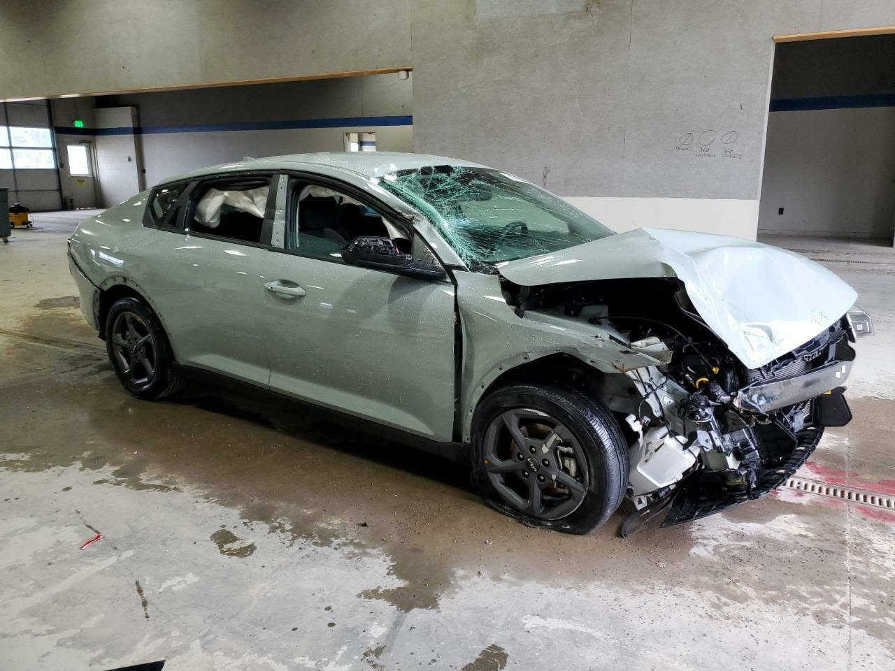 سلام عليكم k4 2025 صور الحادث بل منشور بدون لوحات  السعر 135 بيها مجال جدا بسيط واتساب ***********
