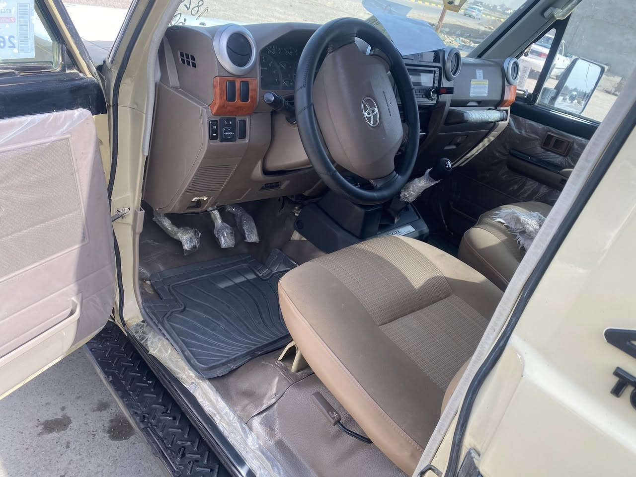 مرخصة الامين سياره للبيع لاندكروز حوثيه شاص سياره اصوليه رقم سليمانية موديل سياره (2012) رقم جديد دولي سنوية جديده سياره بلاديه من كلشي مكفوله مكينه وكير واكسل وحداديه وتبريد وصدر وشاصي وكشر كله مكفول وبشرط بس بيها قطعتين صبغ بدون كص ولالحيم سياره جديده كله على وضع ابلادي موجوده بغداد
وسعرها (190)ورقه 
رقم الهاتف ***********
