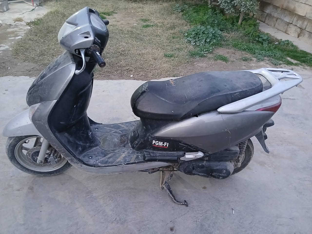 سلام عليكم للبيع ليدي حديث عايزة تجفيت السعر 600 او بي مجال ***********
