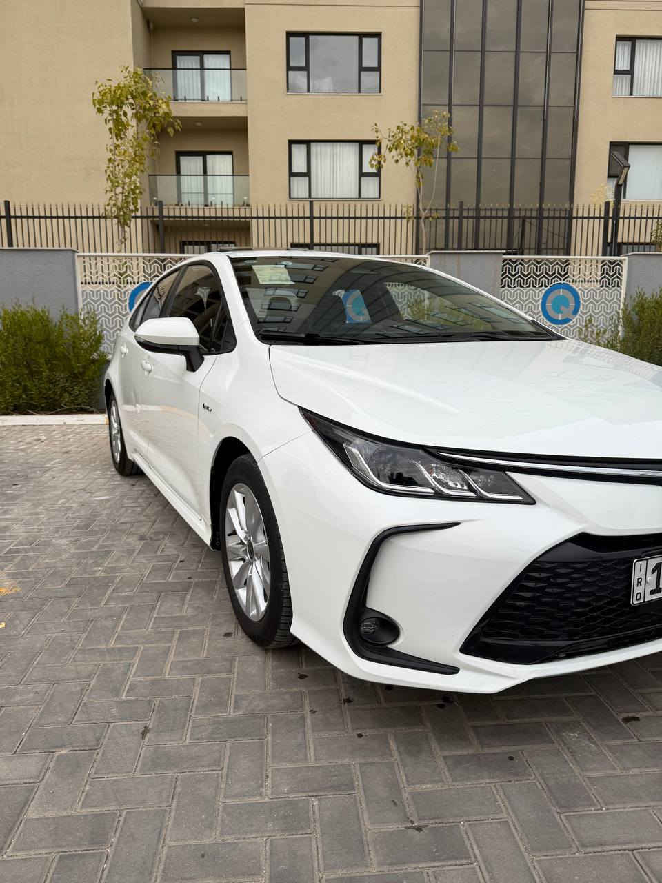 🧿السلام عليكم للبيع تيوتا كورلا 2024 فول مواصفات🧿

      🌍 السيارة شكل الخليجي محرك هايبرد🌎

 🚧رقم بغداد مكفولة من الصبغ وبارد والتبديل 🚧

             ⚠️ماشية 54.000 وقابل للزيادة⚠️

      السعر المطلوب 149 ورقة وبيها مجال بسيط 

🔴🟠🔴🟠🔴🟠🟠🟠🟠🔴🟠🔴🟠🔴🟠

               🌐🌐مواصفات السيارة 🌐🌐
1.بصمة
2.شاشة كبيرة
3.فتحة سقف 
4.ويل كب 
6.اشاير بالمري
7.كروز سرعة
8.تحكم ستيرن
9.حساس ضغط الاطارات
10.لايت زنون
11.بك لايت لد
12.نضام ترحيب
13.محرك 1800
14.Aux
15.Bluetooth
16.Usb
17.Gbs
18.كشنات جلد بلادي
19.رادار
20.قطعتين تبريد
21.درايف مود ثلاث وضعيات للقيادة
(Eco-Sport-Contort)
22.بصمة ابواب
23.كامرة دوارة

●○ملاحظة جميع المذكور اعلاه بلادي شركة اصلي○●

للاستفسار اكثر الاتصال على الارقام أدناه⬇️

***********📞 بغداد, العراق
