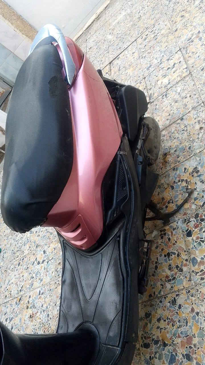 دراجه بريز نضيفه مكينه ما مفتوحه نكره سلف  دراجه خير من الله نقص جوزه شويه شكل والعداد مال سرعه مايشتغل دراجه 600 وبيهه مجال مكاني بغداد  رقمي ***********
