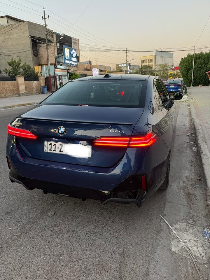السلام عليكم
BMW 2025 وكالة عروش 
كفالة من كلشي بصمتين وكارت
مواصفات العروش معروفة  
ماشية 10،000 كيلو متر 
مغلفة بي بي اف 
***********
السعر 570 ورقة بيها مجال
