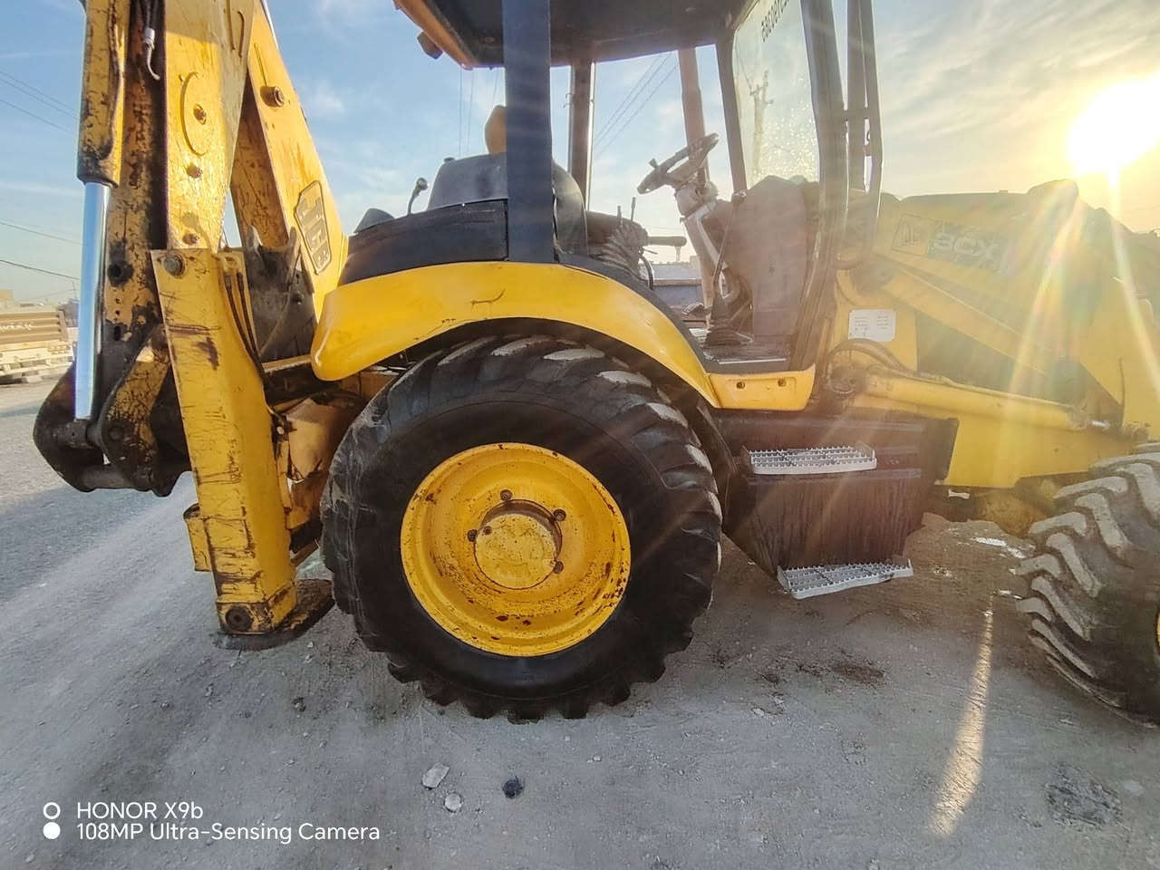 للبيع جي سي بي موديل 2005 دخول جديد بعدهي منفيس سلايت ومقص مكفوله م̷ــن فطر ولحيم شرط فقط مكينه بيه بخار بدون 
تنقيص مكينتها بيركز 105 للاتصال ***********
