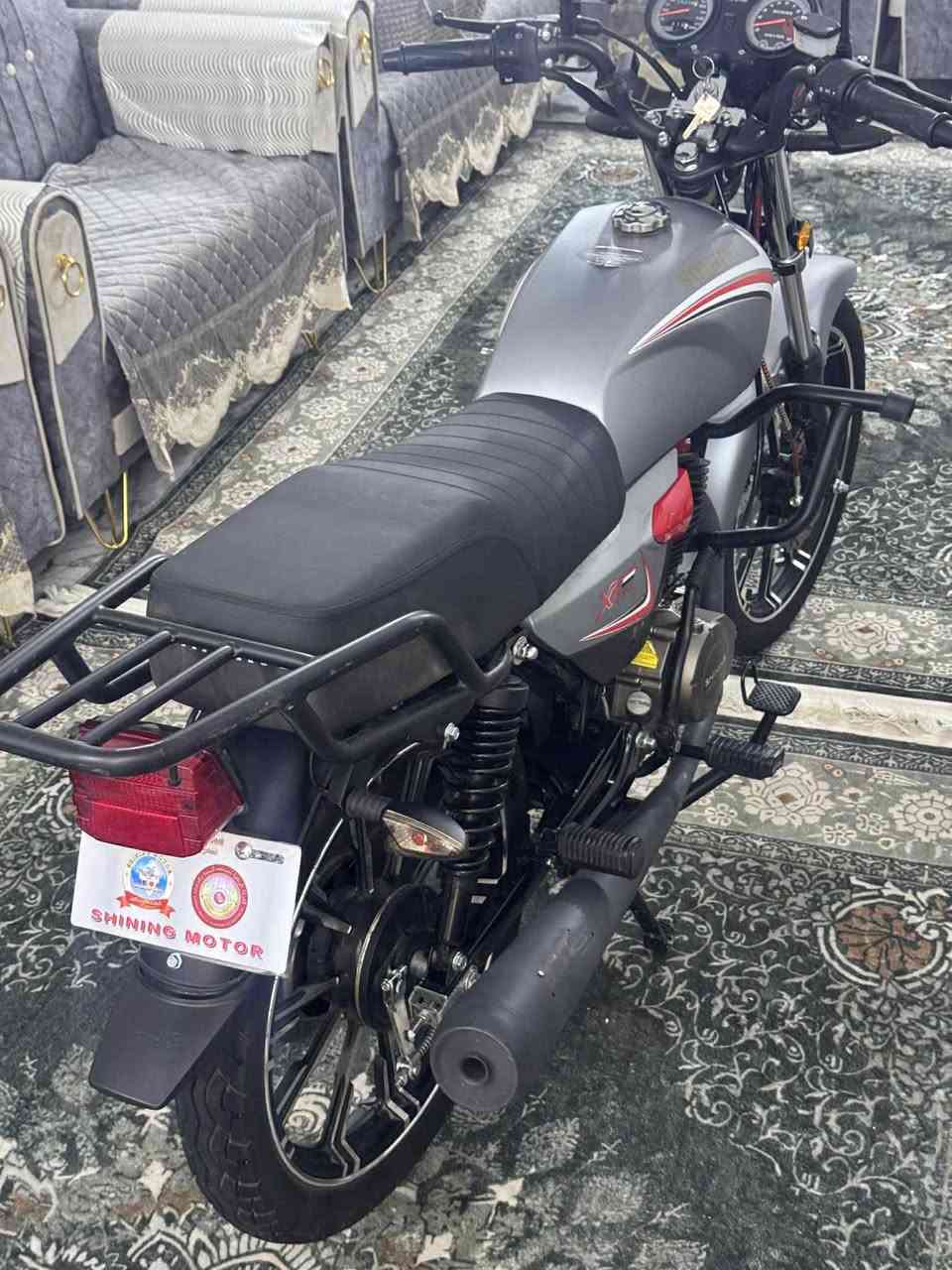 السلام عليكم 
دراجة شاينك بالباكيت صارلها شهرين للبيع 
مكاني الرميثة
السعر جوة السوك 
للتواصل ***********
