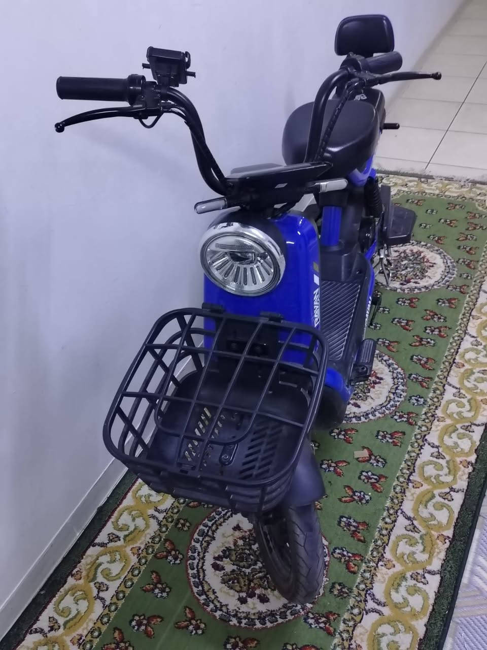 دراجه نظيفه جدا السعر ٣٥٠ وبينه مجال الاتصال ع الرقم ***********
